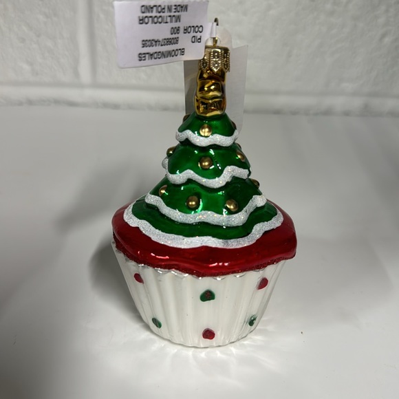 *NEW* BLOOMINGDALES HAND BLOWN GLASS CUPCAKE ORNAMENT - Picture 3 of 6